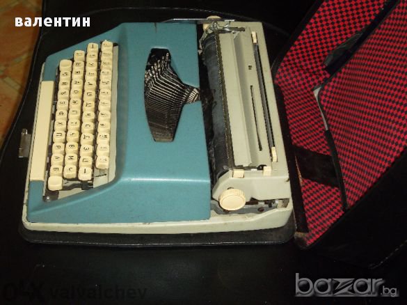 пишеща машина, снимка 2 - Антикварни и старинни предмети - 11105404