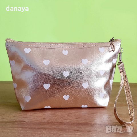 857 Дамски козметичен несесер за гримове козметична чанта златен цвят и сърца, снимка 2 - Чанти - 24979915