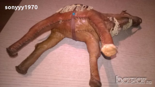 камила 30х30х10см-кожа-внос швеицария, снимка 13 - Антикварни и старинни предмети - 18711435