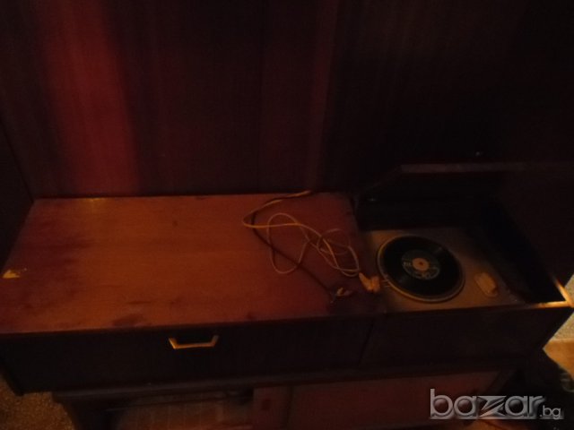 Мебели от масивно дърво шкаф от радиограмофон респром, снимка 2 - Спални и легла - 12496066