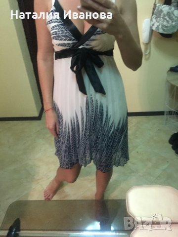 Рокля с плисе и регулиращи се презрамки