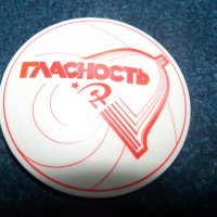 Две големи пластмасови значки от СССР, снимка 4 - Други ценни предмети - 23276798