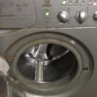 Продавам пералня със сушилня Индезит, снимка 3 - Перални - 24935431