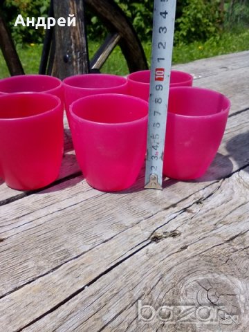Пластмасови чаши, снимка 2 - Антикварни и старинни предмети - 18640118