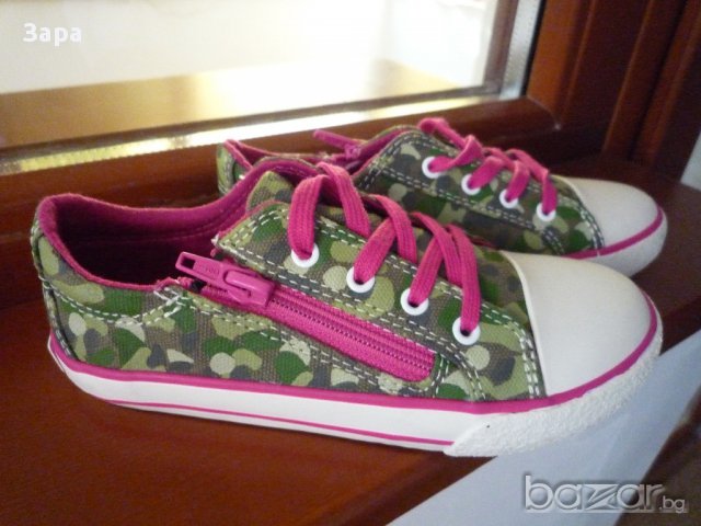 нови гуменки Clarks, 28,5ти, снимка 2 - Детски гуменки - 11319615