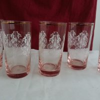 Ретро  чаши розово стъкло и златен кант , снимка 1 - Антикварни и старинни предмети - 19837565