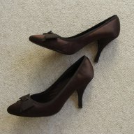 Jones Brown нови елегантни кафяви сатенени обувки №40 , снимка 7 - Дамски обувки на ток - 13160906