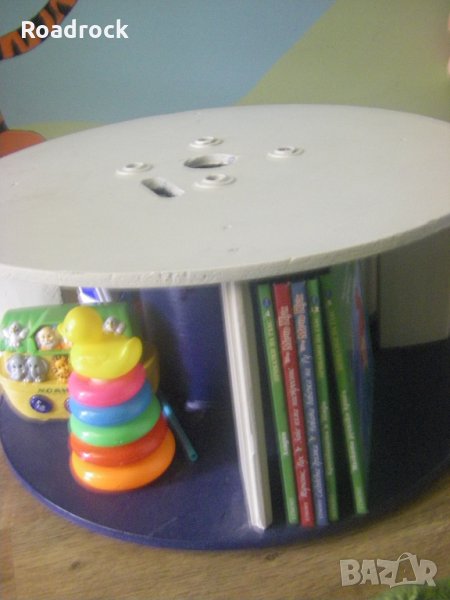 Въртяща се детска масичка - поставка за книжки от макара , снимка 1