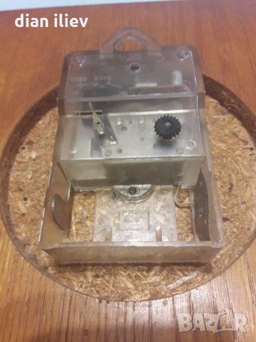 Ретро стенен часовник-Янтар , снимка 2 - Антикварни и старинни предмети - 24301565