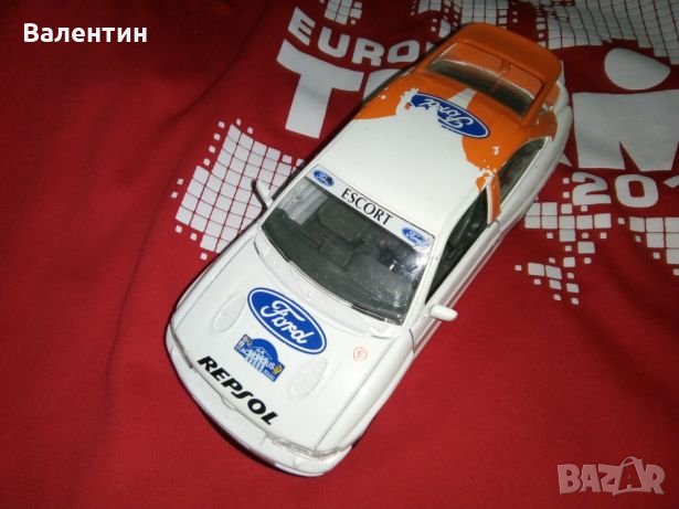 Метална количка Ford Escort - мащаб 1:24 - Burago, снимка 5 - Колекции - 22220917