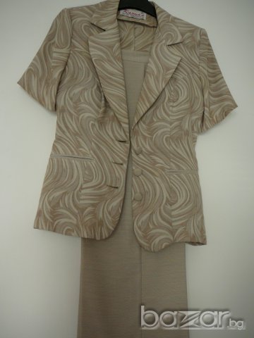 Дамски костюм на фирма Карина - Русе - 46 номер