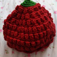 Детска, нова, червена, дизайнерска, плетена, handmade шапка, снимка 1 - Шапки, шалове и ръкавици - 19978194