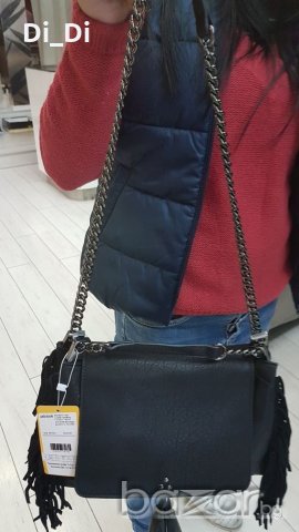Черна кожена чанта с ресни, снимка 1 - Чанти - 19898687