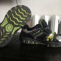 готини детски маратонки Skechers Luminators, снимка 4 - Детски маратонки - 22930067