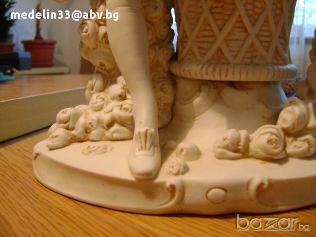 Стара порцеланова ваза 1875 г./hard paste Porcelain Porzellanfabrik Hertwig & Co/, снимка 7 - Антикварни и старинни предмети - 16167170