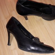 Дамски обувки среден ток малък размер 35, снимка 2 - Дамски обувки на ток - 14600651