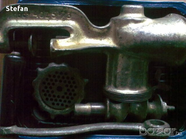 Ръчна машинка за месо, снимка 2 - Антикварни и старинни предмети - 10484195