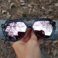 многоъгълни слънчеви очила черни рамки розовеещи огледални стъкла, снимка 2 - Слънчеви и диоптрични очила - 15982567