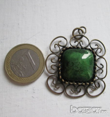 Красива висулка със зелен камък за колие, антика, бижу, броеница, гердан, Нефертити, пустиня , снимка 3 - Други - 12170819