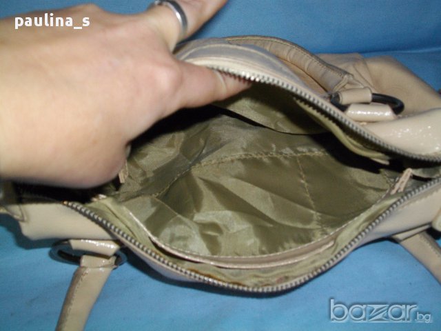 Елегантна лачена чанта, снимка 2 - Чанти - 14223329