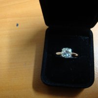 Дамски пръстен с диамант, снимка 1 - Пръстени - 19789646