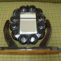 № 2113 старо настолно огледало с дървена рамка   - размери 31 / 30 см , огледално стъкло 14 / 10 см , снимка 3 - Антикварни и старинни предмети - 25121124