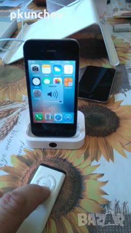 Стойка за iPod, iPhone с audio/video-out и дистанционно.