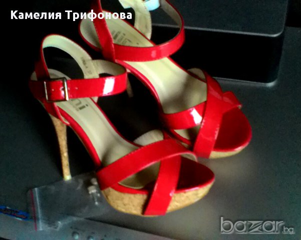 Лачени червени сандали, снимка 4 - Сандали - 11553512