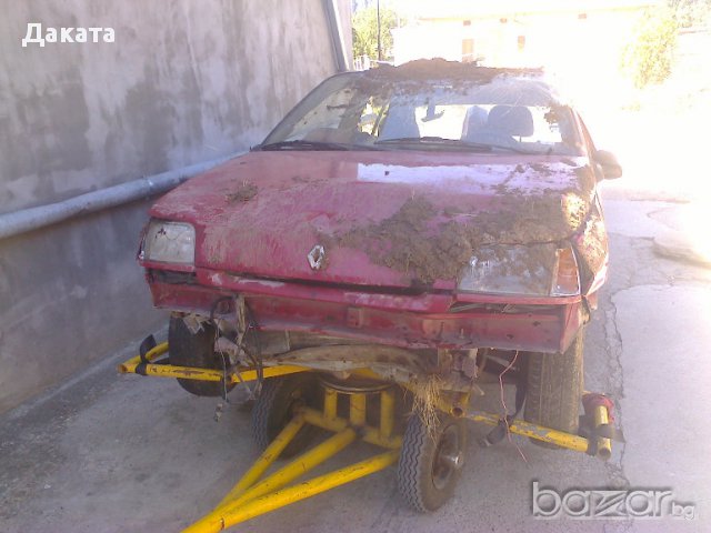 Продавам Рено Клио-1,4-1994 година-на части