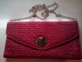 Розова чанта-плик от релефна еко кожа., снимка 1 - Чанти - 14101071