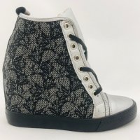 Дамски обувки Karolina, снимка 2 - Дамски боти - 25145395