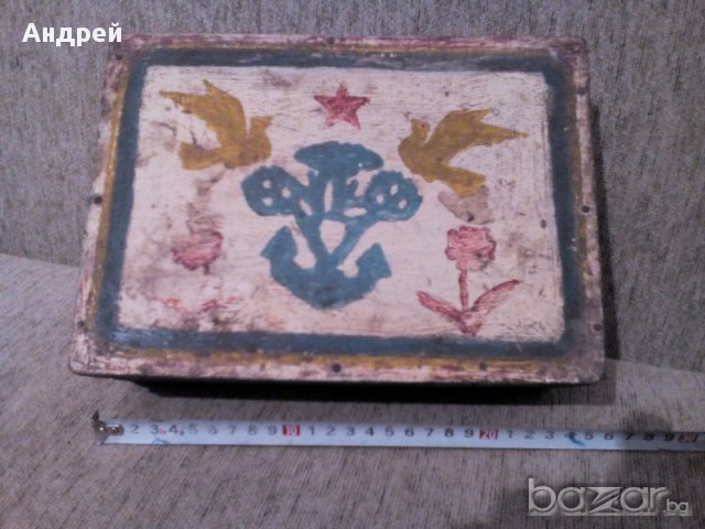 Старинна дървена кутия