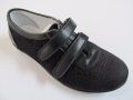 Затворени обувки естествена кожа Понки в черно