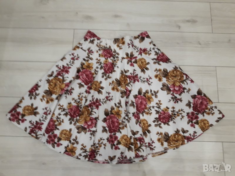 Бяла разкроена пола с червени и кафяви цветя марка Vesiana, снимка 1