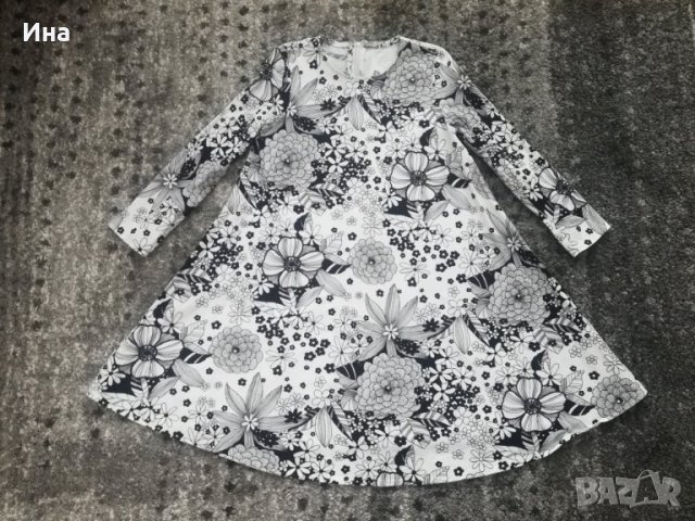 Черно-бяла рокля на цветя