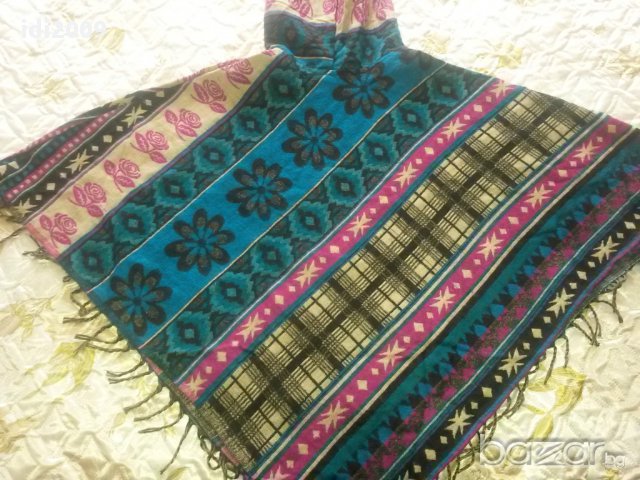 Ново цветно пончо GANG- с качулка, снимка 2 - Палта, манта - 13464915