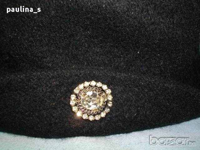 Ангорско черно бомбе с декорация / шапка меринос и ангора с декорация от брошака с циркони, снимка 2 - Шапки - 16210332