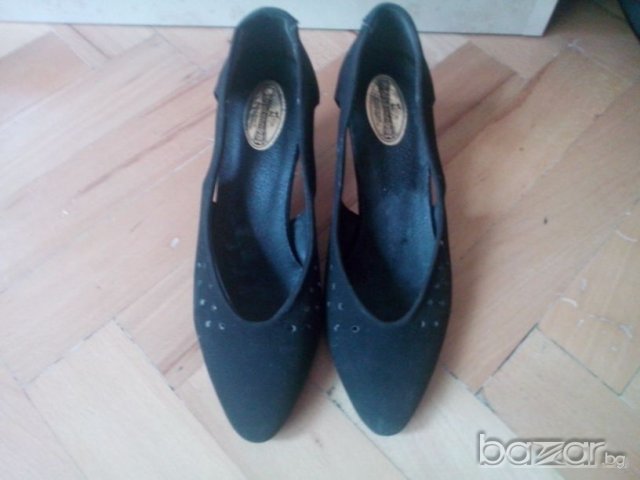 Обувки от естествен велур/набук, снимка 1 - Дамски обувки на ток - 19504182