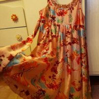 Розова рокля с флорални мотиви, декорирана с паети. За ръст до 152 см , снимка 2 - Детски рокли и поли - 26163080