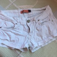 Дамски къси панталонки, снимка 1 - Къси панталони и бермуди - 24574652