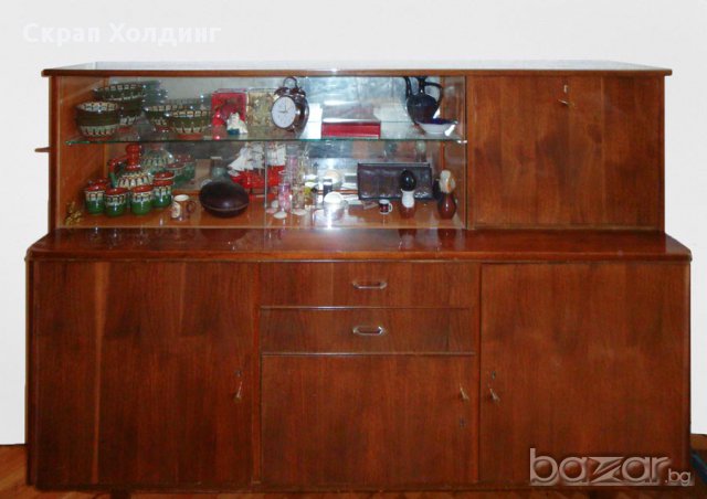 Трошим и изхвърляме мебели