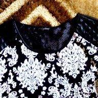 Черна бутикова рокля с бели мотиви и кожа , снимка 2 - Рокли - 16351692