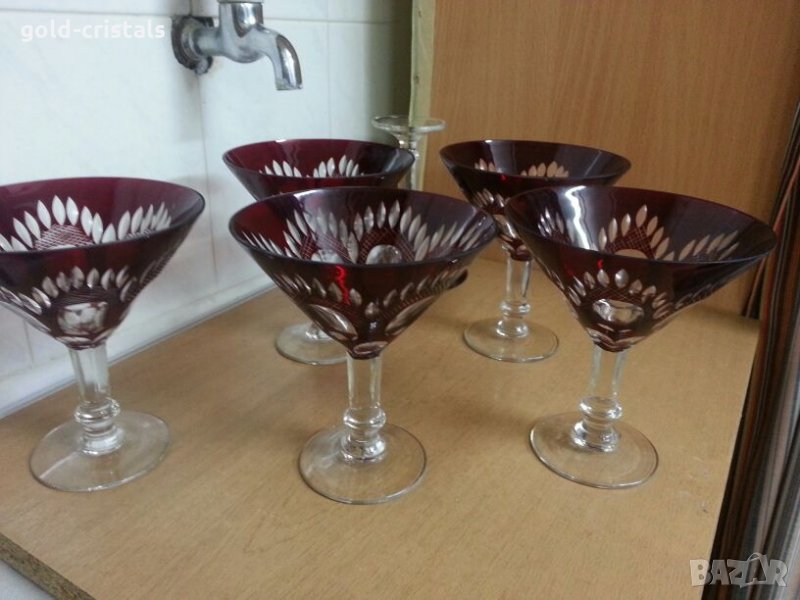 Кристални чаши гравирани червен цветен кристал, снимка 1