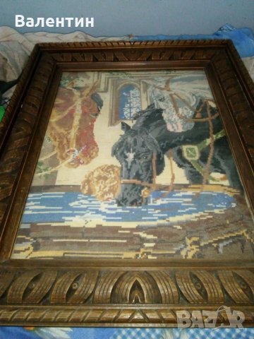 Гоблен "Коне на водопой" с масивна дървена рамка, снимка 5 - Гоблени - 22221501