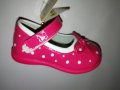 Розови обувки за бебета и деца 