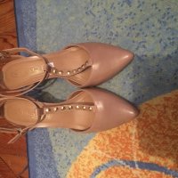 Красиви обувки, снимка 1 - Дамски обувки на ток - 24312228