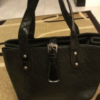 Черна дамска чанта, снимка 1 - Чанти - 23159536