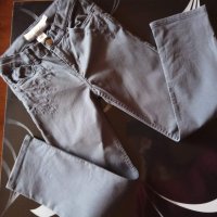 страхотни сиви дънки за момиче с бродерия (размер 122), снимка 1 - Детски панталони и дънки - 25317421