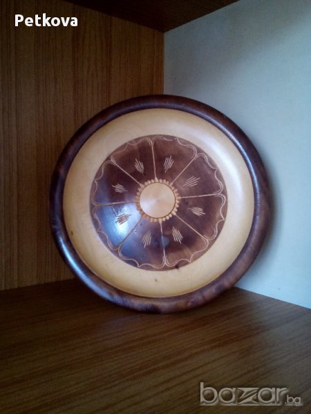 Декоративна дървена чиния с интарзия, снимка 1