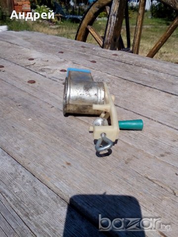 Стара мелничка за орехи, снимка 4 - Антикварни и старинни предмети - 19170746